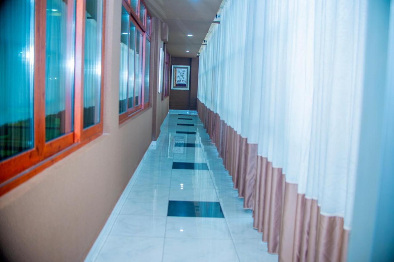 Hera Hotel Кампала Екстериор снимка