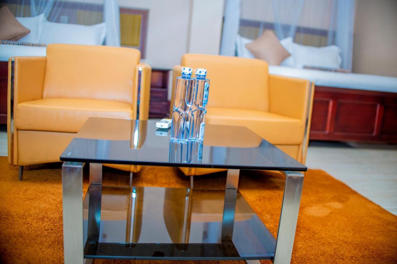 Hera Hotel Кампала Екстериор снимка
