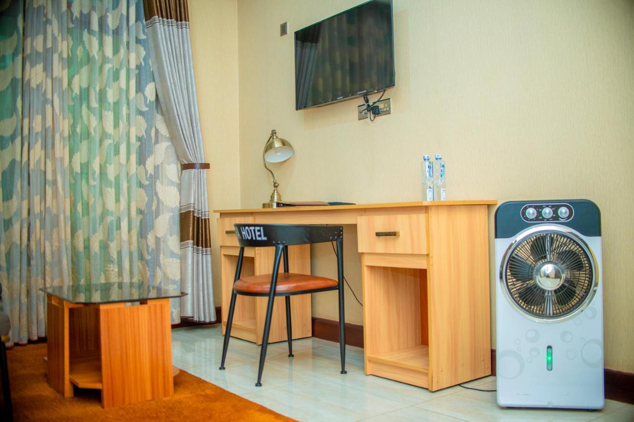 Hera Hotel Кампала Екстериор снимка