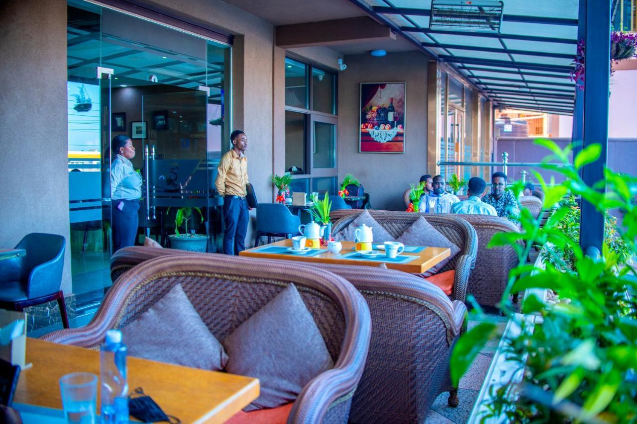 Hera Hotel Кампала Екстериор снимка