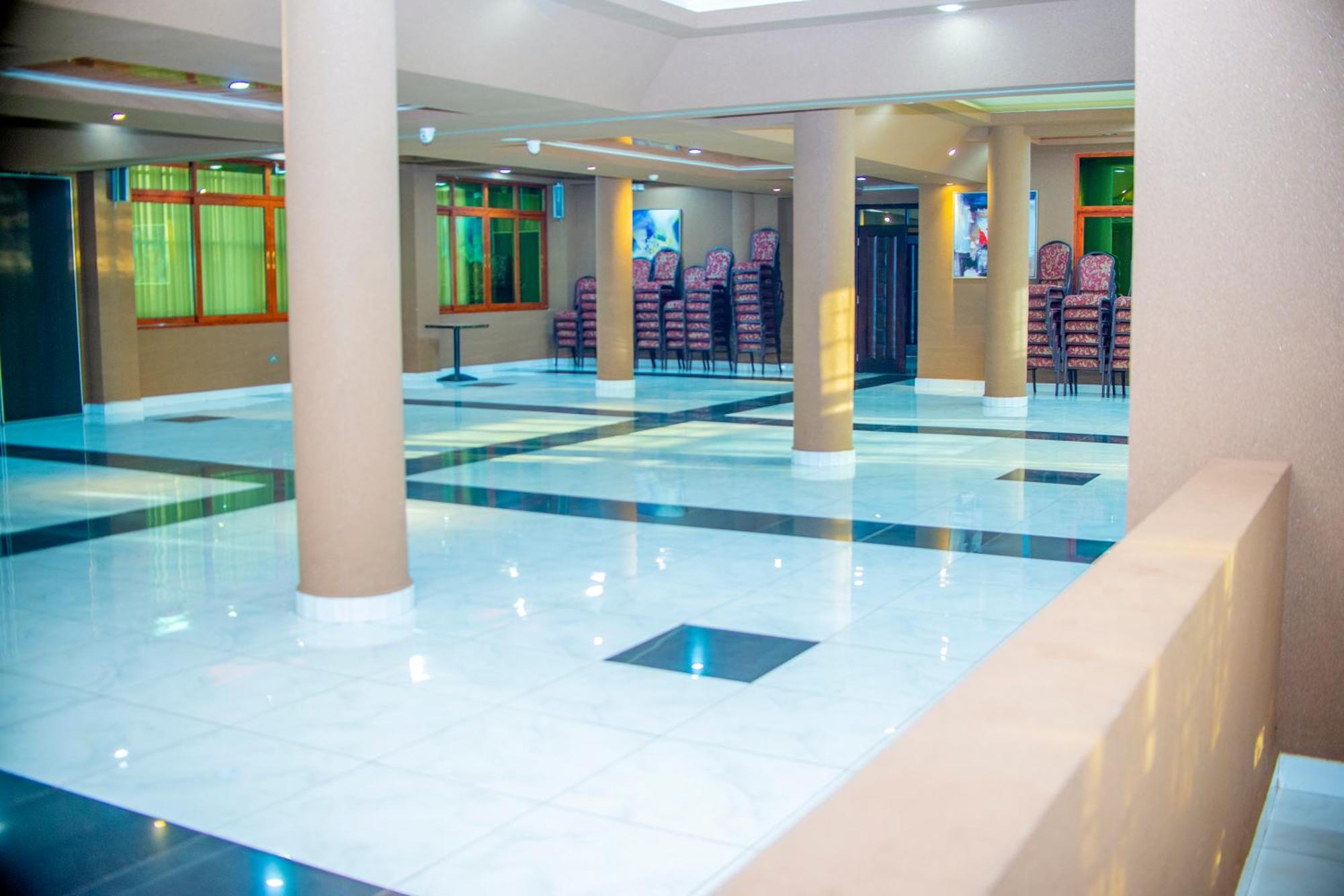 Hera Hotel Кампала Екстериор снимка