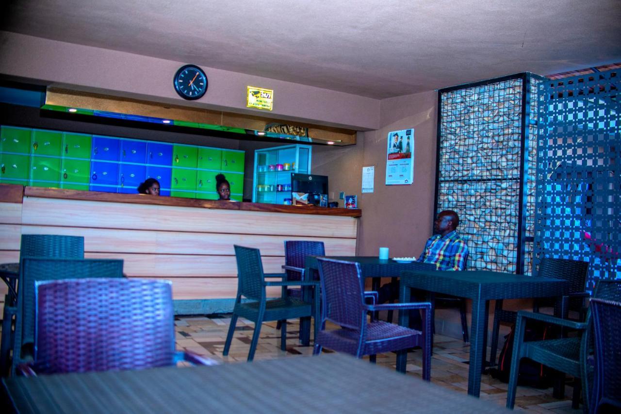 Hera Hotel Кампала Екстериор снимка